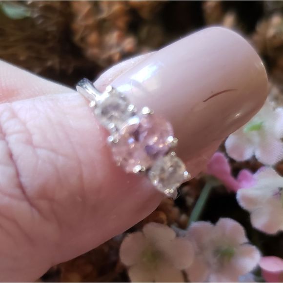 ESTATE VINTAGE Cocktail ring pink & white CZs signed cmi - Picture 8 of 8